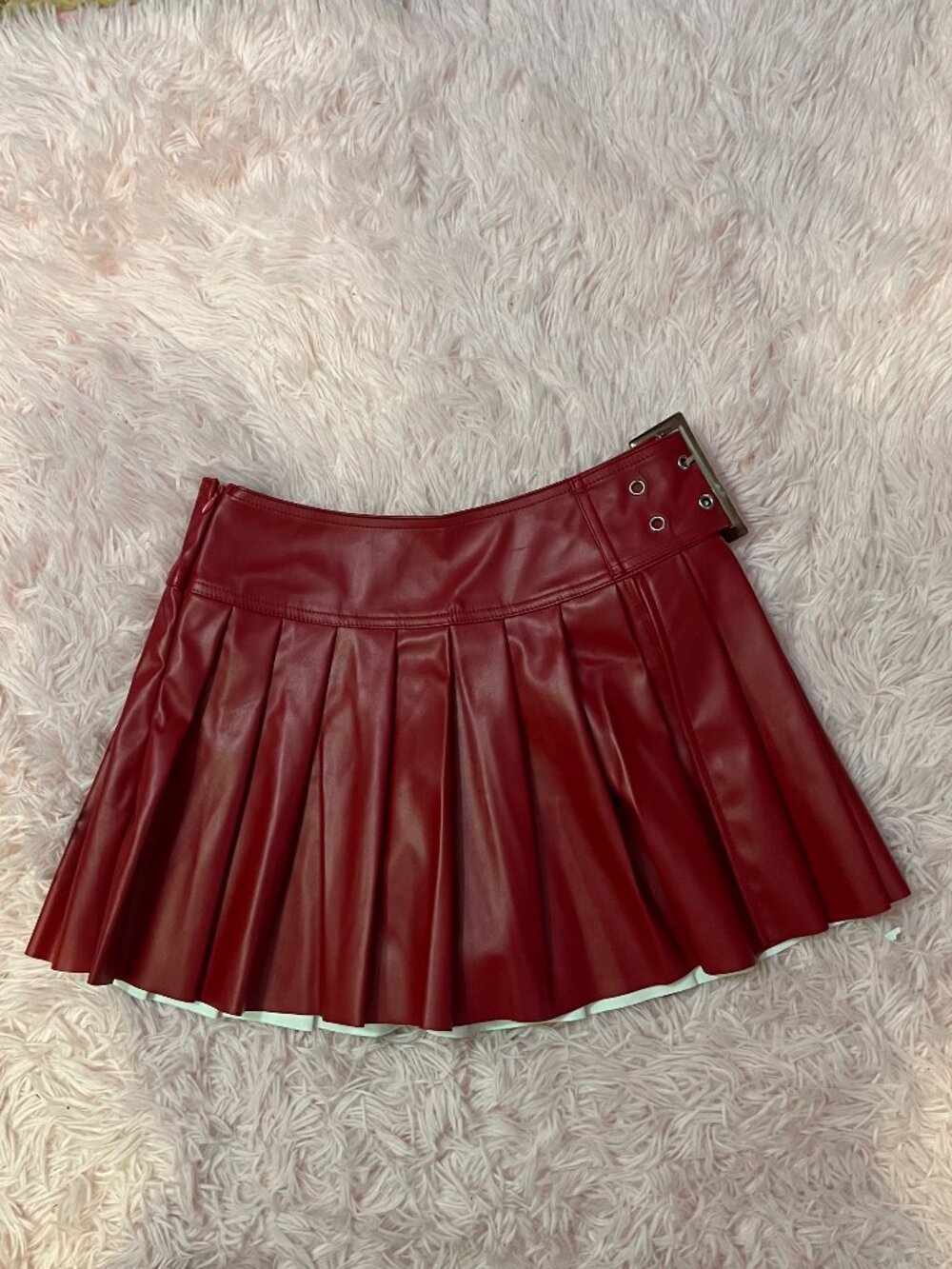 Red Low Rise Buckle Detail Pleated Mini Skirt